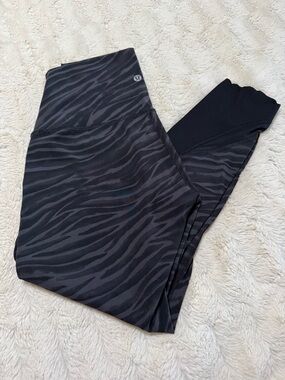 Lululemon Wunder Under High-Rise Crop 23” Scallop (Le Tigre Camo Deep Coal) 6